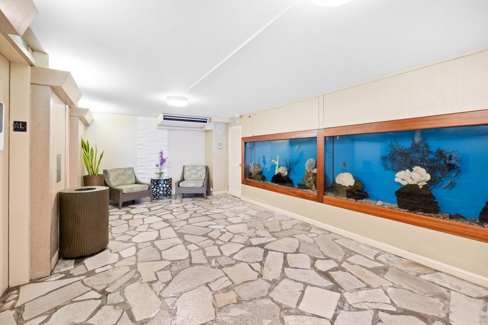 Steps To Waikiki Beach! Newly Renovated With 75" Tv Χονολουλού Εξωτερικό φωτογραφία