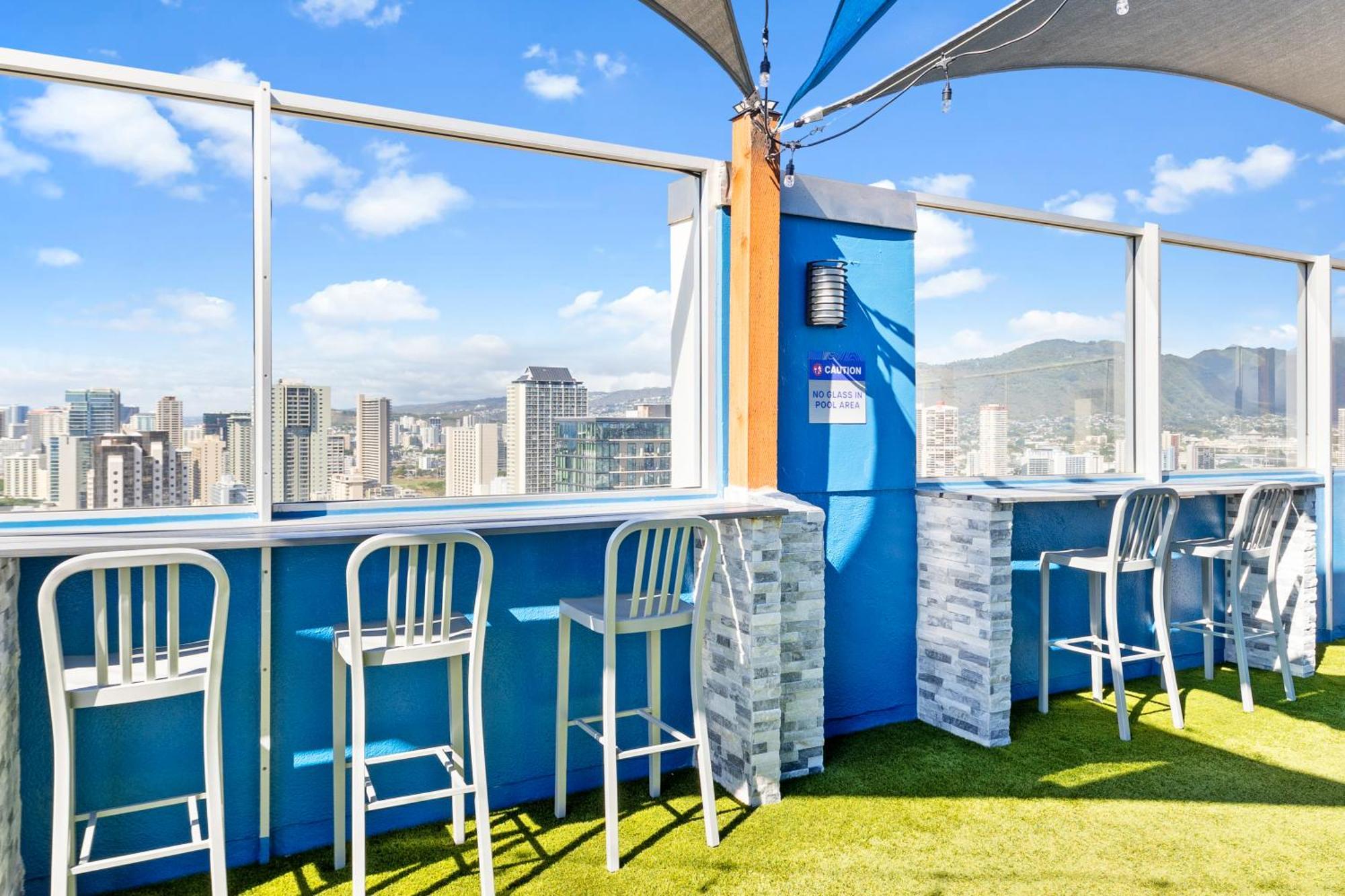 Steps To Waikiki Beach! Newly Renovated With 75" Tv Χονολουλού Εξωτερικό φωτογραφία