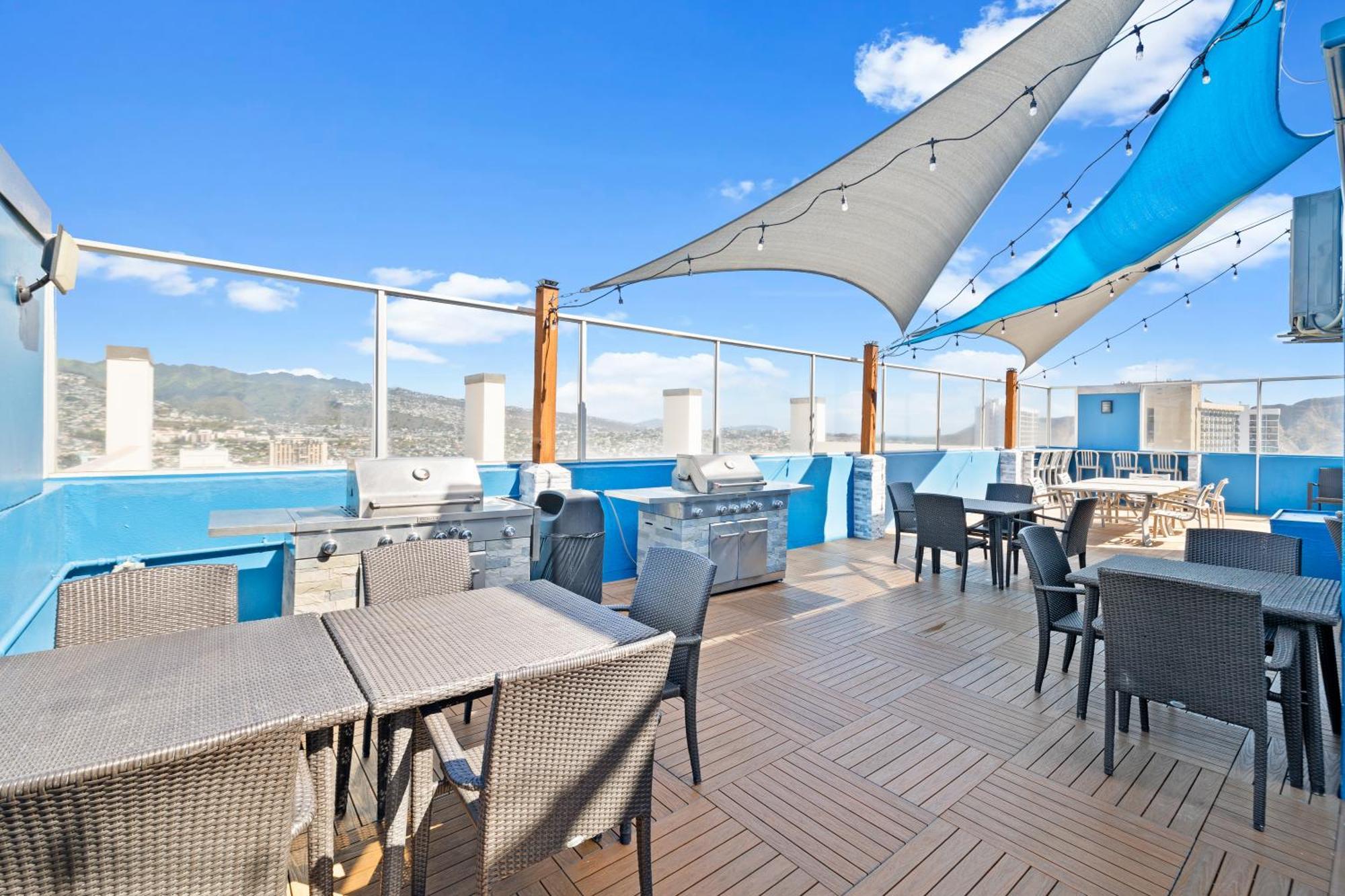 Steps To Waikiki Beach! Newly Renovated With 75" Tv Χονολουλού Εξωτερικό φωτογραφία